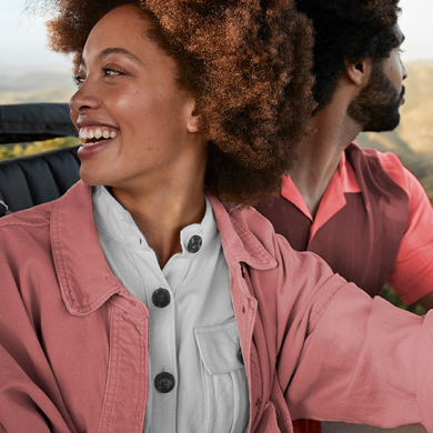 glimlachend stel op avontuur