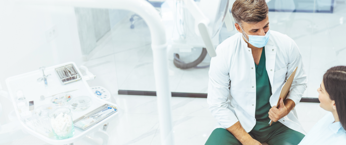 Tandarts en zijn patiënt.  