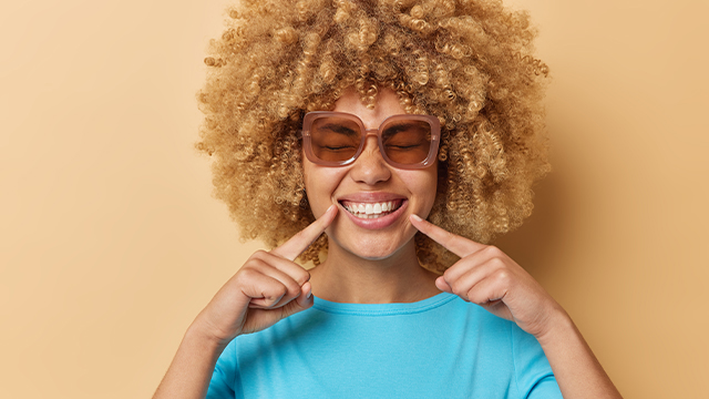 Welke voeding eten of vermijden om een stralende glimlach te behouden?